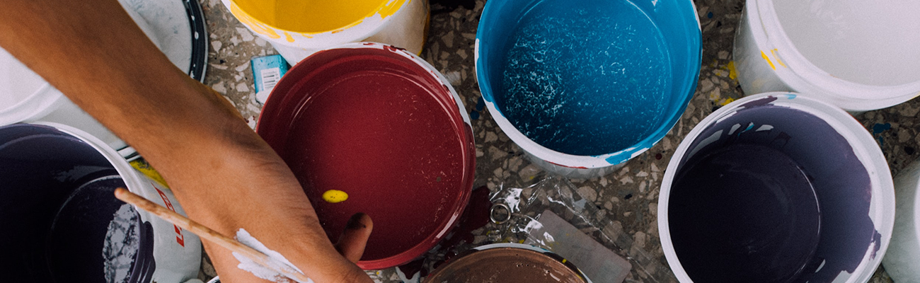 pots de peinture mate